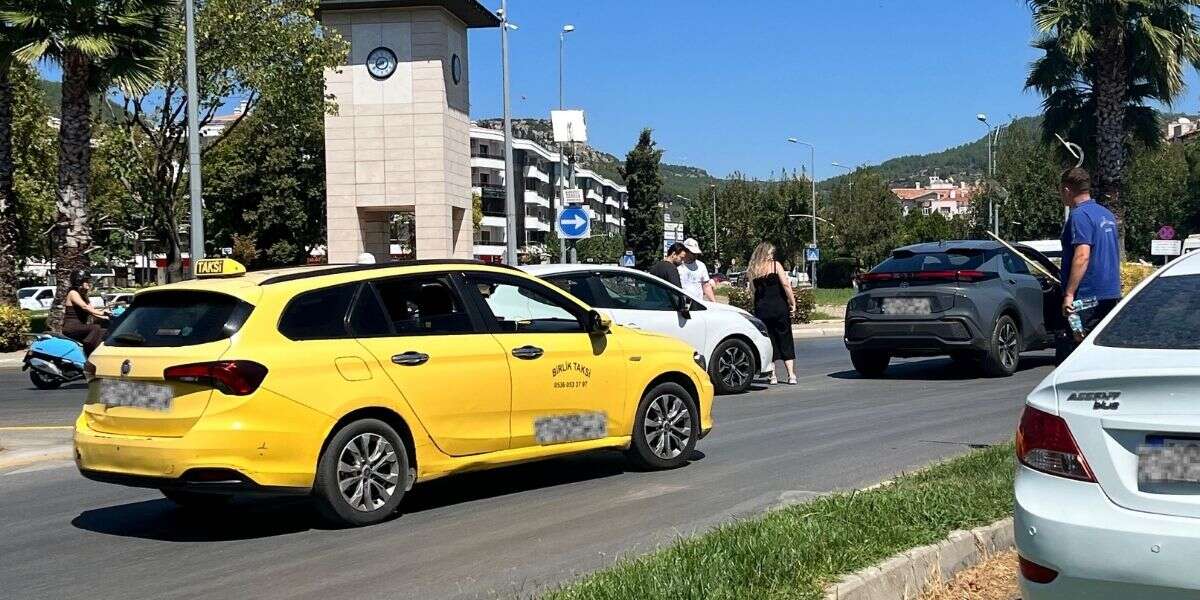 Menteşe Adliye Kavşağı’nda Kaza 2